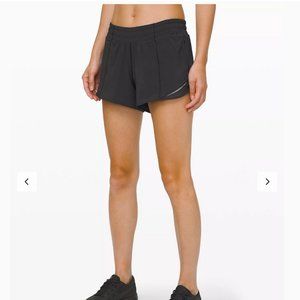 Lululemon Hotty Hot Low-Rise Lined Short 4" - black - size 4